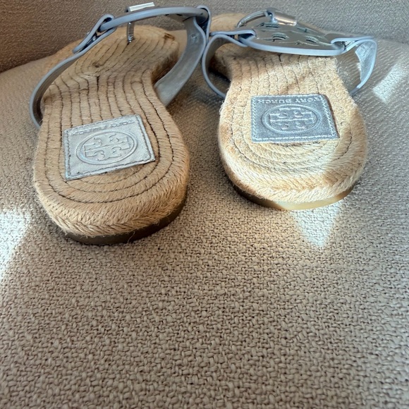 Tory Burch Metallic Silver and Woven Tan Sandals Size 7.5 - Picture 3 of 4